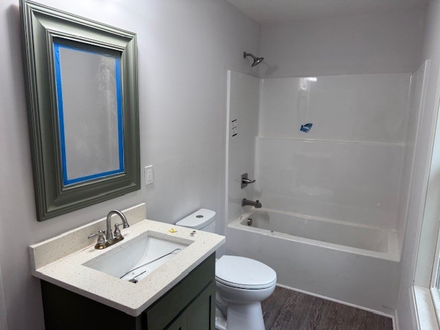 4214 Riley Creek Road Normandy, TN 37360 - Photo 17 of 46 a bathroom with a sink mirror toilet and bathtub
