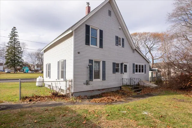 $325,000 | 9 Franklin Street, Rockland, ME 04841