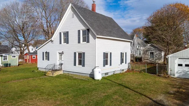 $325,000 | 9 Franklin Street, Rockland, ME 04841