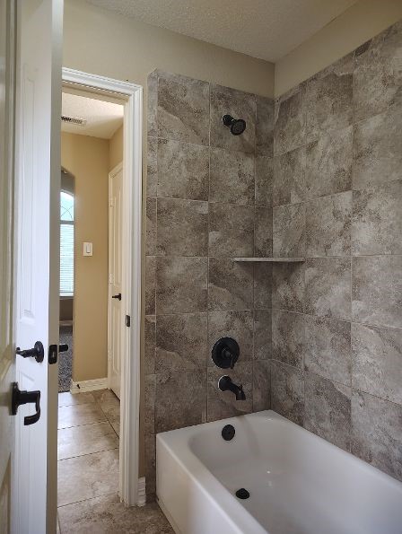 25211 Pineglen Terrace Drive Spring, TX 77389 - Photo 35 of 40 Shower/tub combo