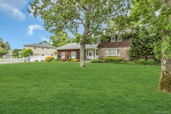 $925,000 | 15 Palmer Drive, Sayville, NY 11782