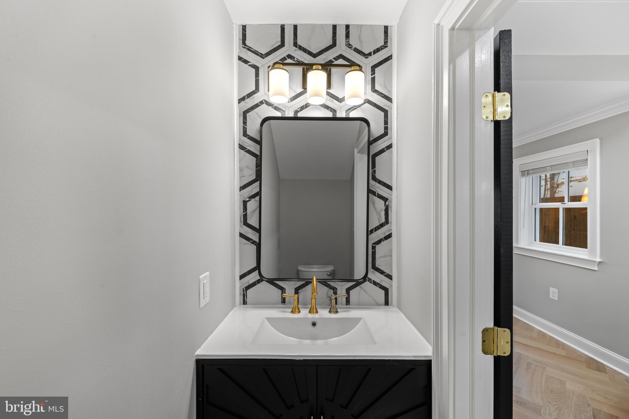 422 11th Street Southeast Washington, DC 20003 - Photo 14 of 51 Black, white and Gold