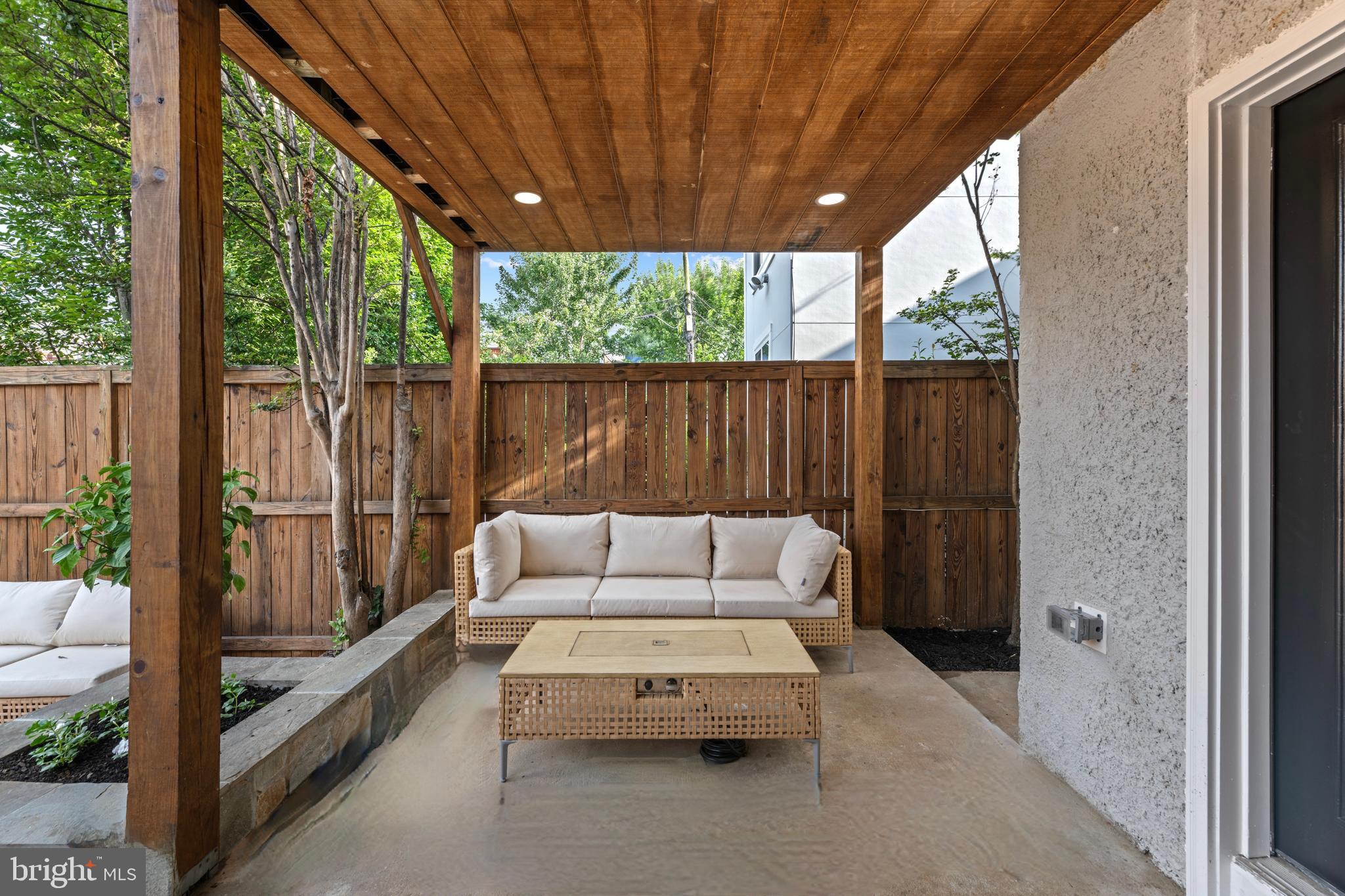 422 11th Street Southeast Washington, DC 20003 - Photo 22 of 51 Mutiple outdoor seating areas