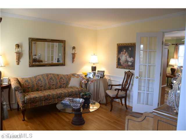 5205 Mountain View Road Winston-Salem, NC 27104 - Photo 3 of 16 Living Room.