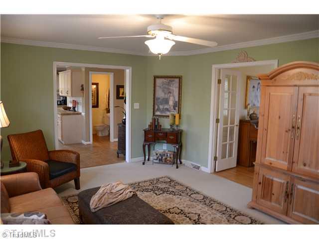 5205 Mountain View Road Winston-Salem, NC 27104 - Photo 6 of 16 Den/Family/Great Room.