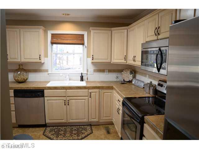 5205 Mountain View Road Winston-Salem, NC 27104 - Photo 8 of 16 Kitchen.