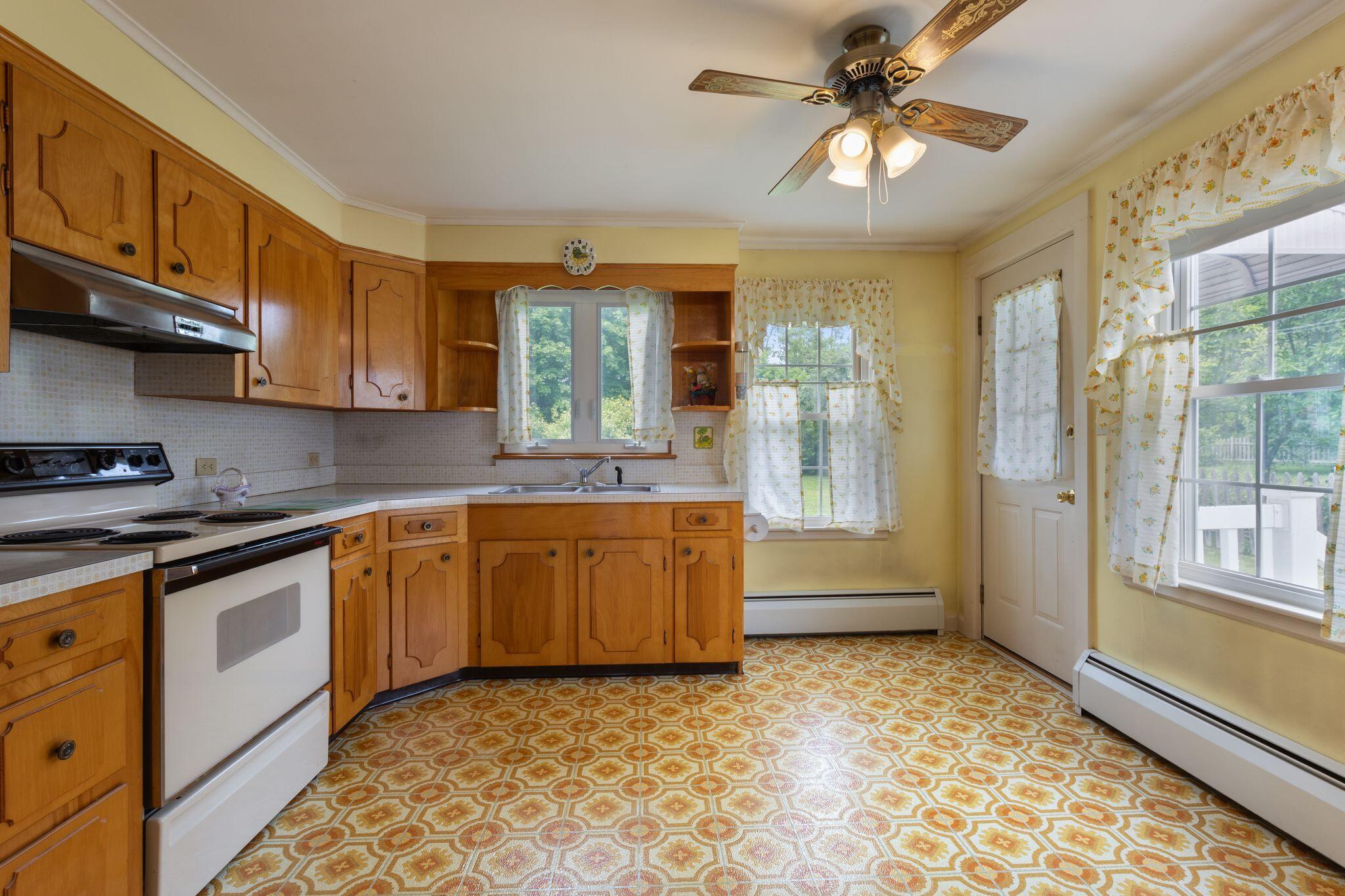 131 Colonial Road Portland, ME 04102 - Photo 6 of 21 131_Colonial_Rd_06