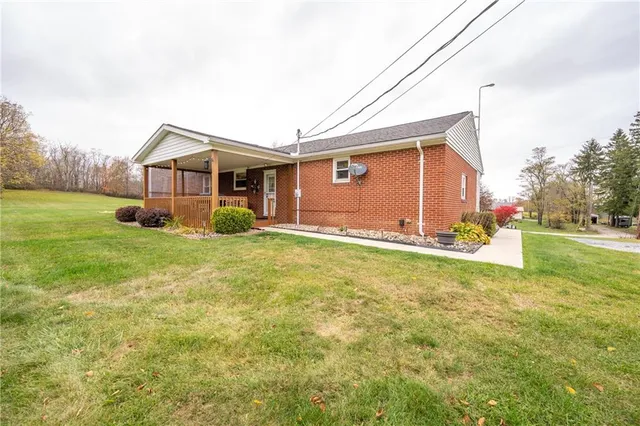 a view of a house with yard and tree s