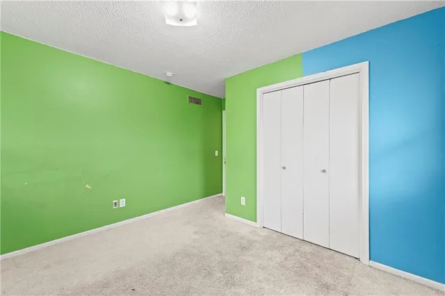 $250,000 | 332 Matthews Lane, Gower, MO 64454