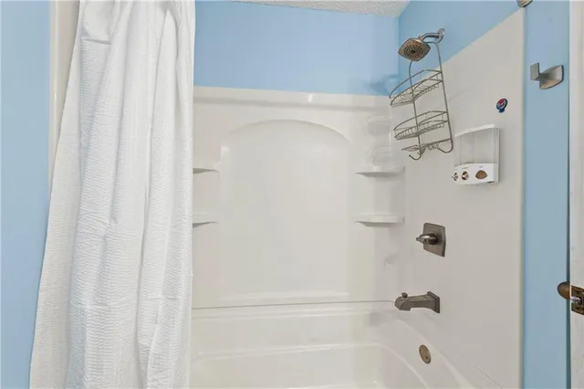 $250,000 | 332 Matthews Lane, Gower, MO 64454