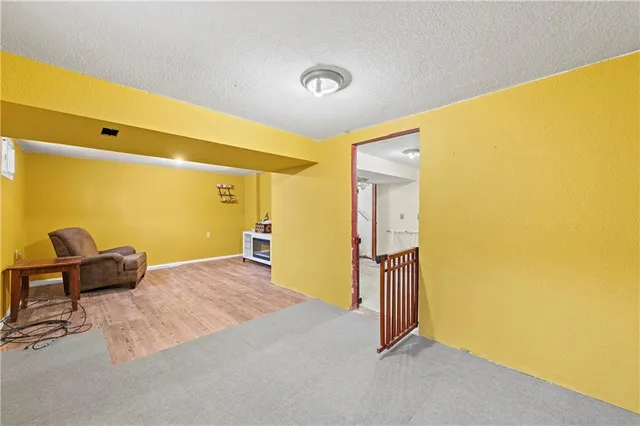 $250,000 | 332 Matthews Lane, Gower, MO 64454