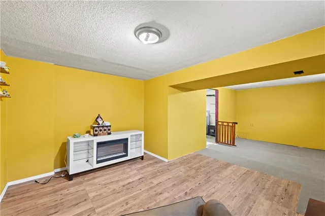 $250,000 | 332 Matthews Lane, Gower, MO 64454