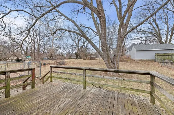 $250,000 | 332 Matthews Lane, Gower, MO 64454