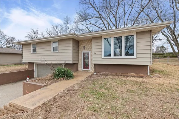 $250,000 | 332 Matthews Lane, Gower, MO 64454