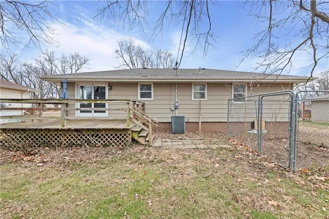 $250,000 | 332 Matthews Lane, Gower, MO 64454