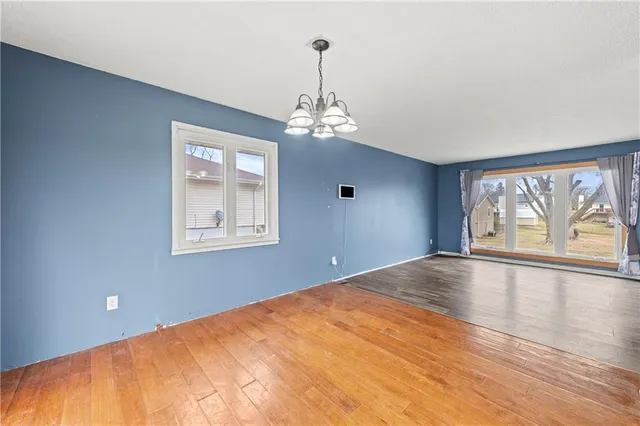 $250,000 | 332 Matthews Lane, Gower, MO 64454