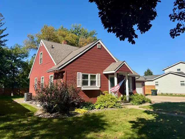 $249,900 | 704 South 12th Street, Olivia, MN 56277