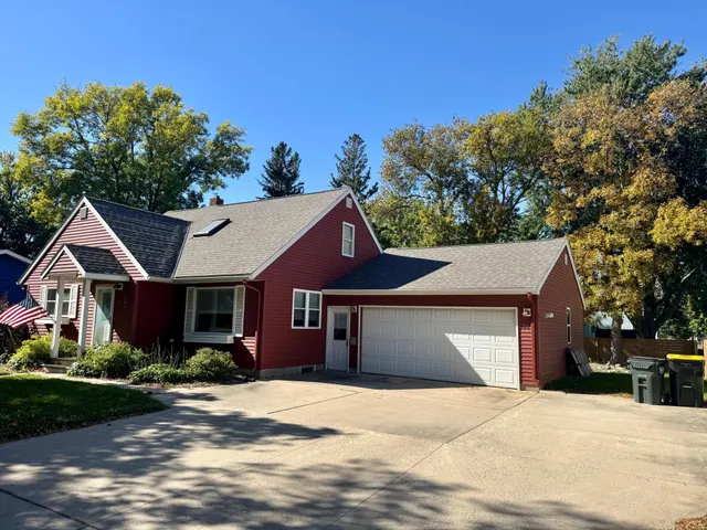$249,900 | 704 South 12th Street, Olivia, MN 56277