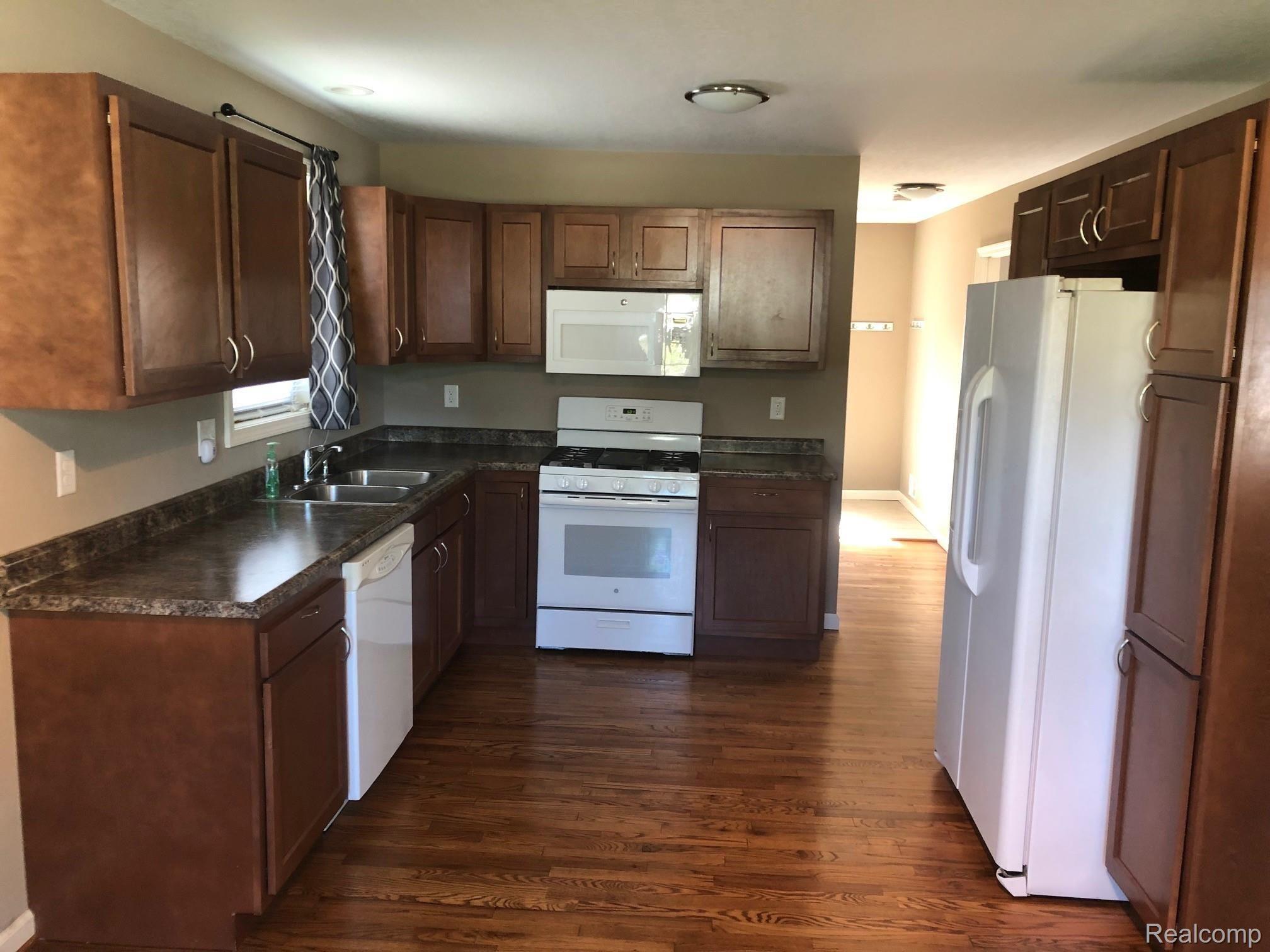 2105 Spaulding Road Monroe, MI 48162 - Photo 3 of 11 Kitchen off the entry room