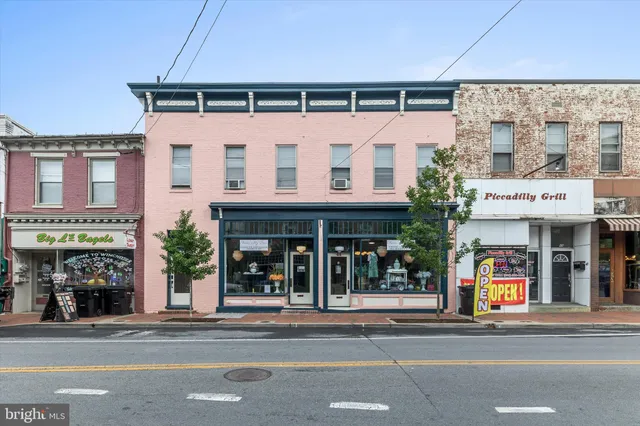 $1,950 | 40 East Piccadilly Street, Unit 2, Winchester, VA 22601