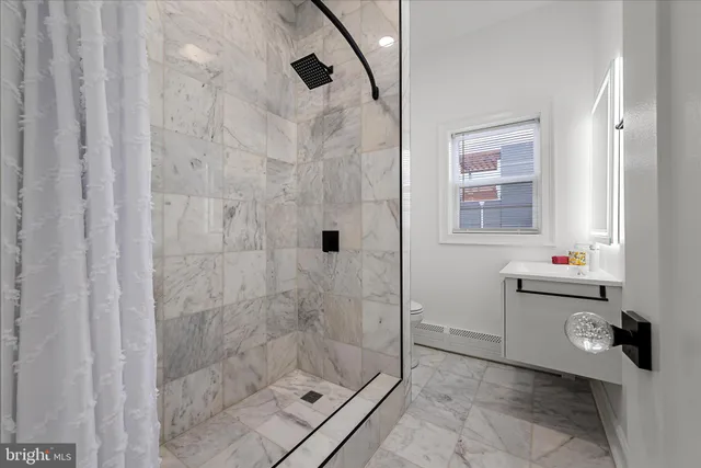 $1,950 | 40 East Piccadilly Street, Unit 2, Winchester, VA 22601