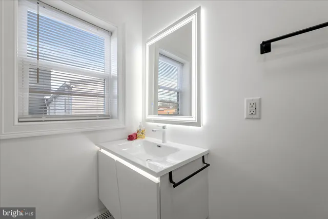 $1,950 | 40 East Piccadilly Street, Unit 2, Winchester, VA 22601