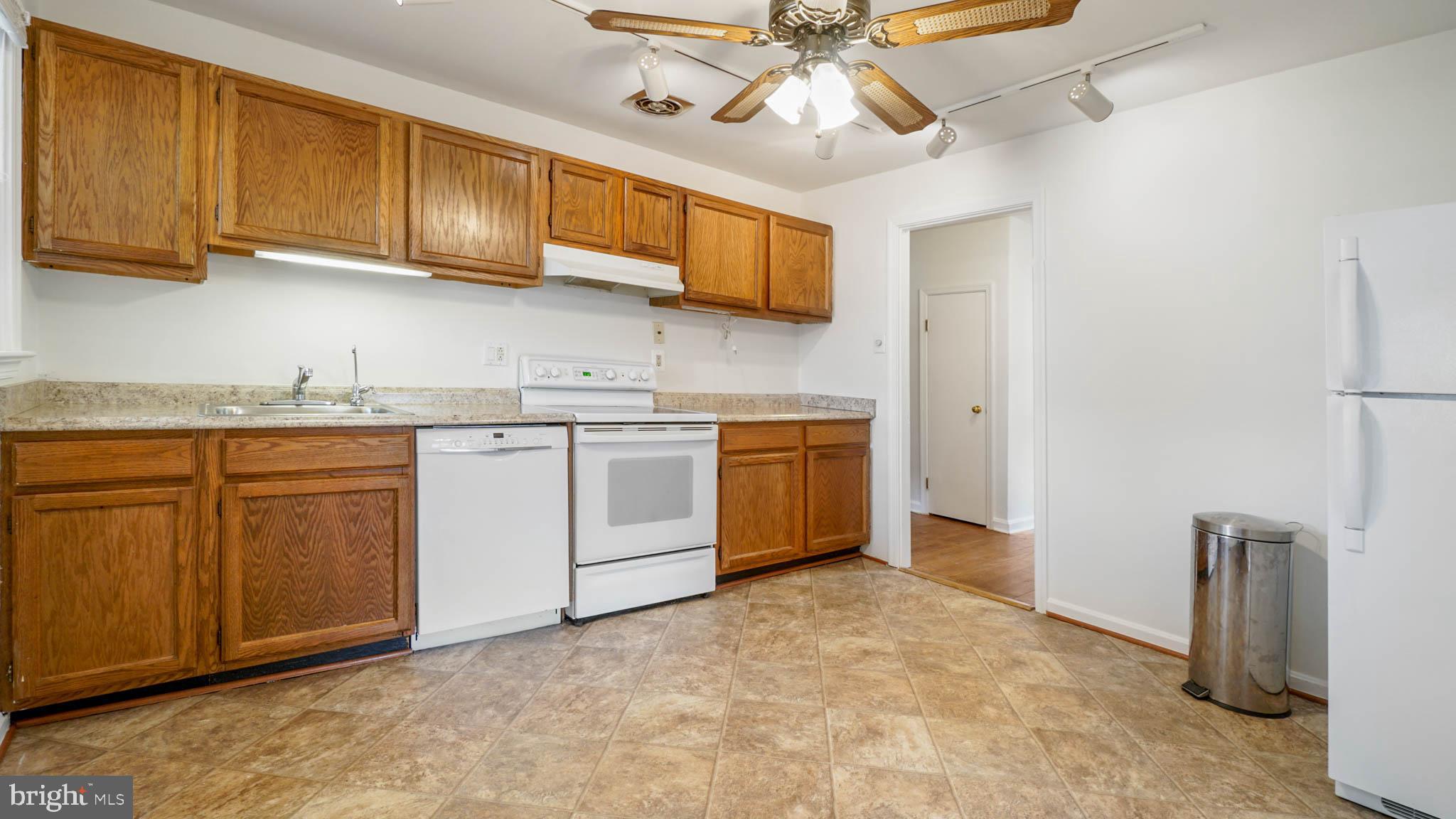 638 Londontown Road Edgewater, MD 21037 - Photo 11 of 51 Plenty of space for kitchen table or add an island