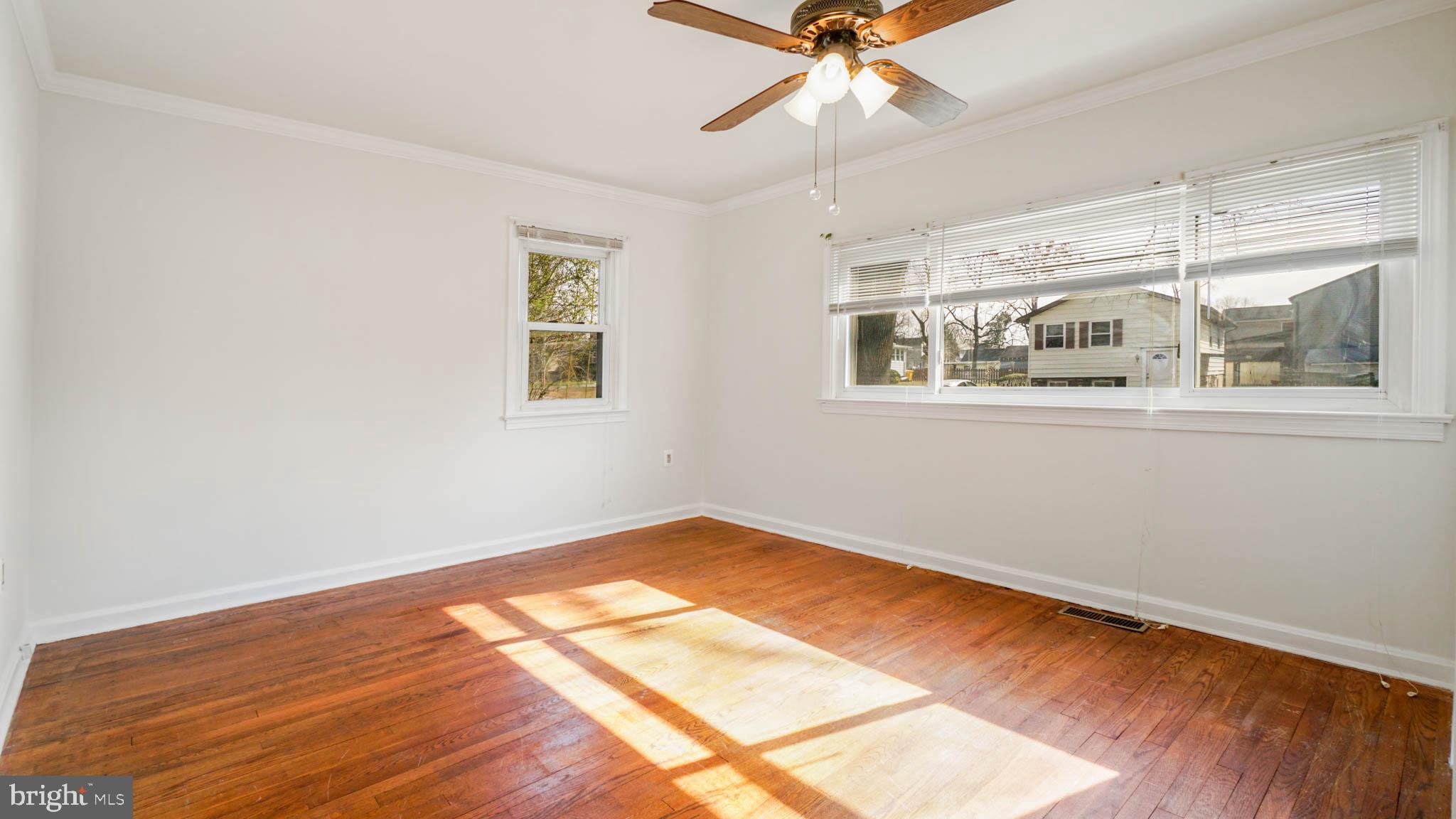 638 Londontown Road Edgewater, MD 21037 - Photo 13 of 51 Beautiful Master Bedroom with good lighting