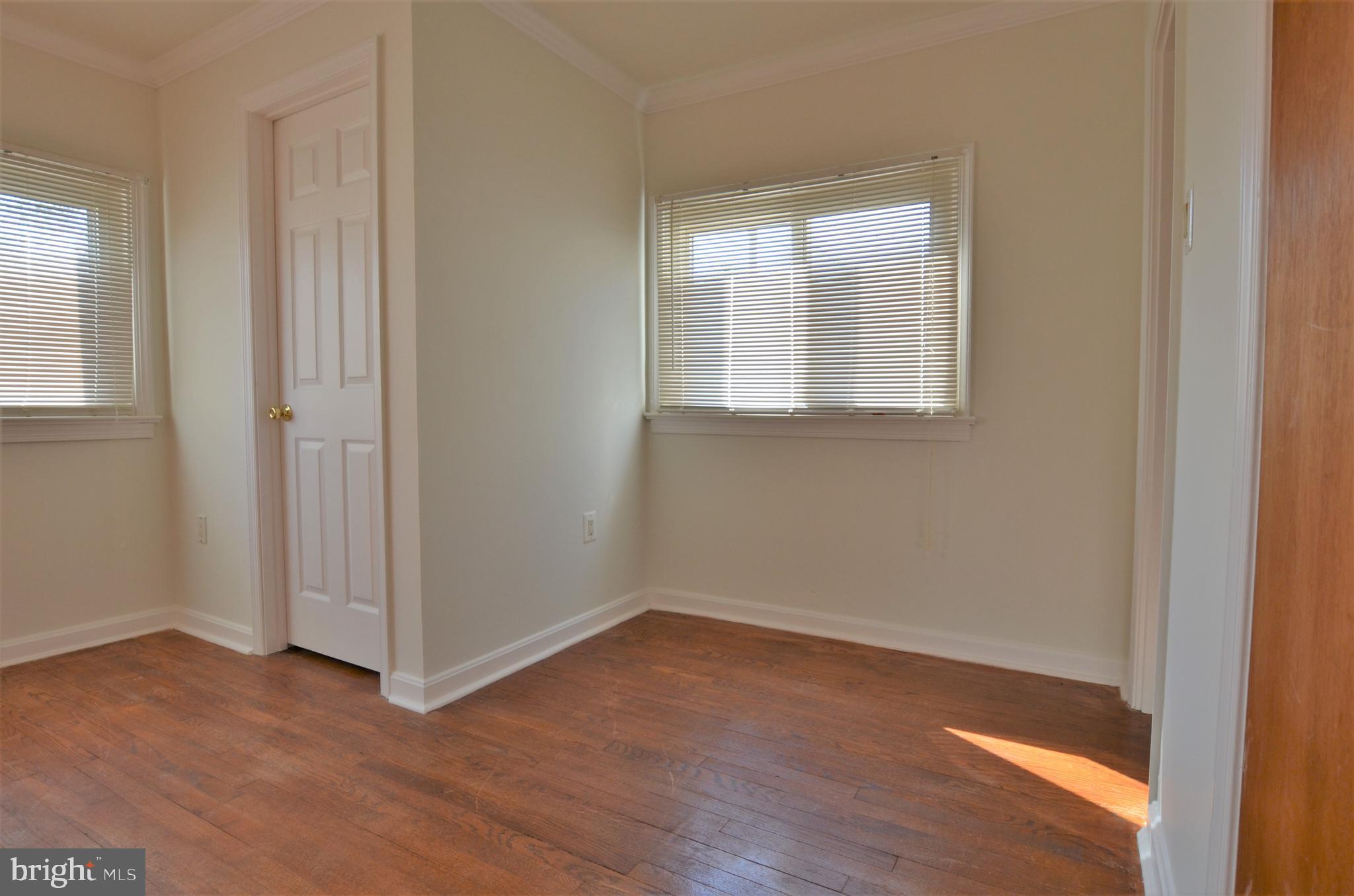 638 Londontown Road Edgewater, MD 21037 - Photo 17 of 51 Sitting area in Master Bedroom