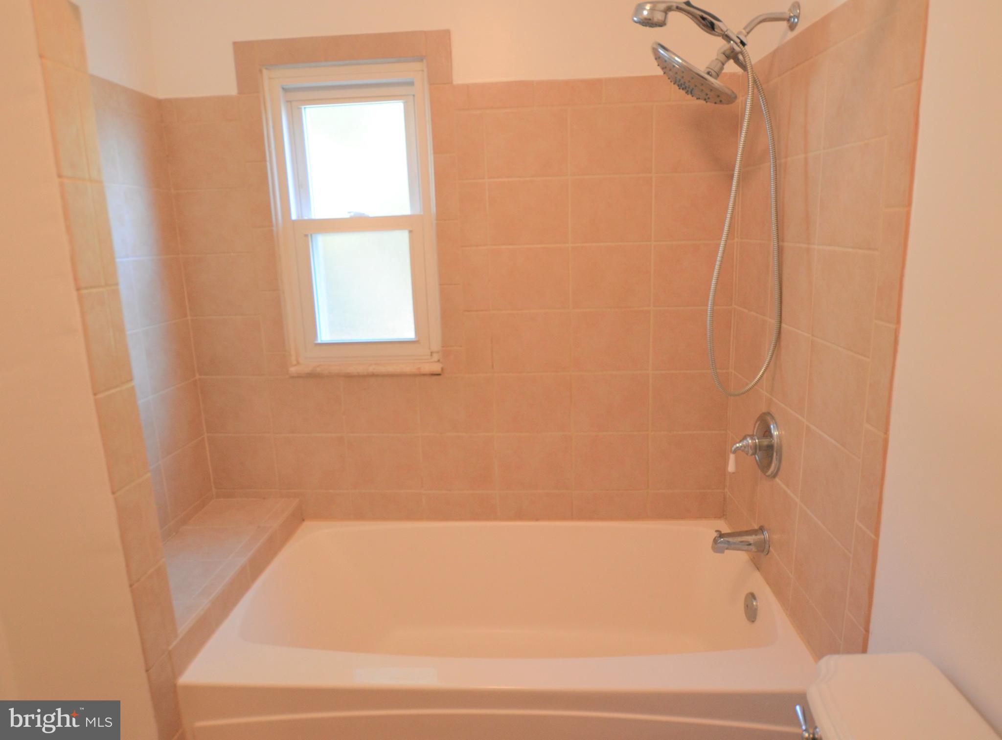 638 Londontown Road Edgewater, MD 21037 - Photo 20 of 51 huge soaking tub!