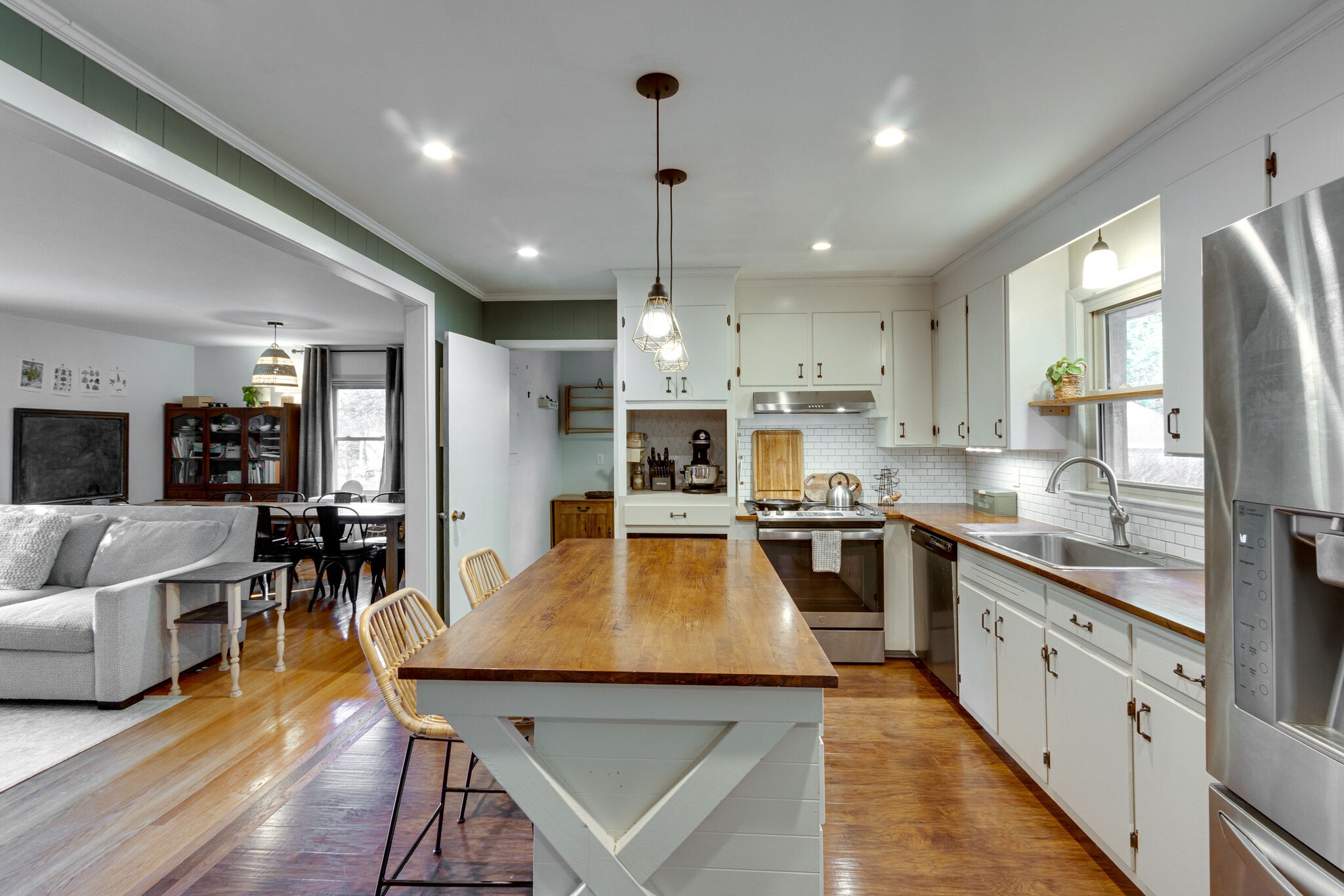 1202 Raleigh Court Murfreesboro, TN 37130 - Photo 12 of 34 a kitchen with stainless steel appliances granite countertop lots of counter top space