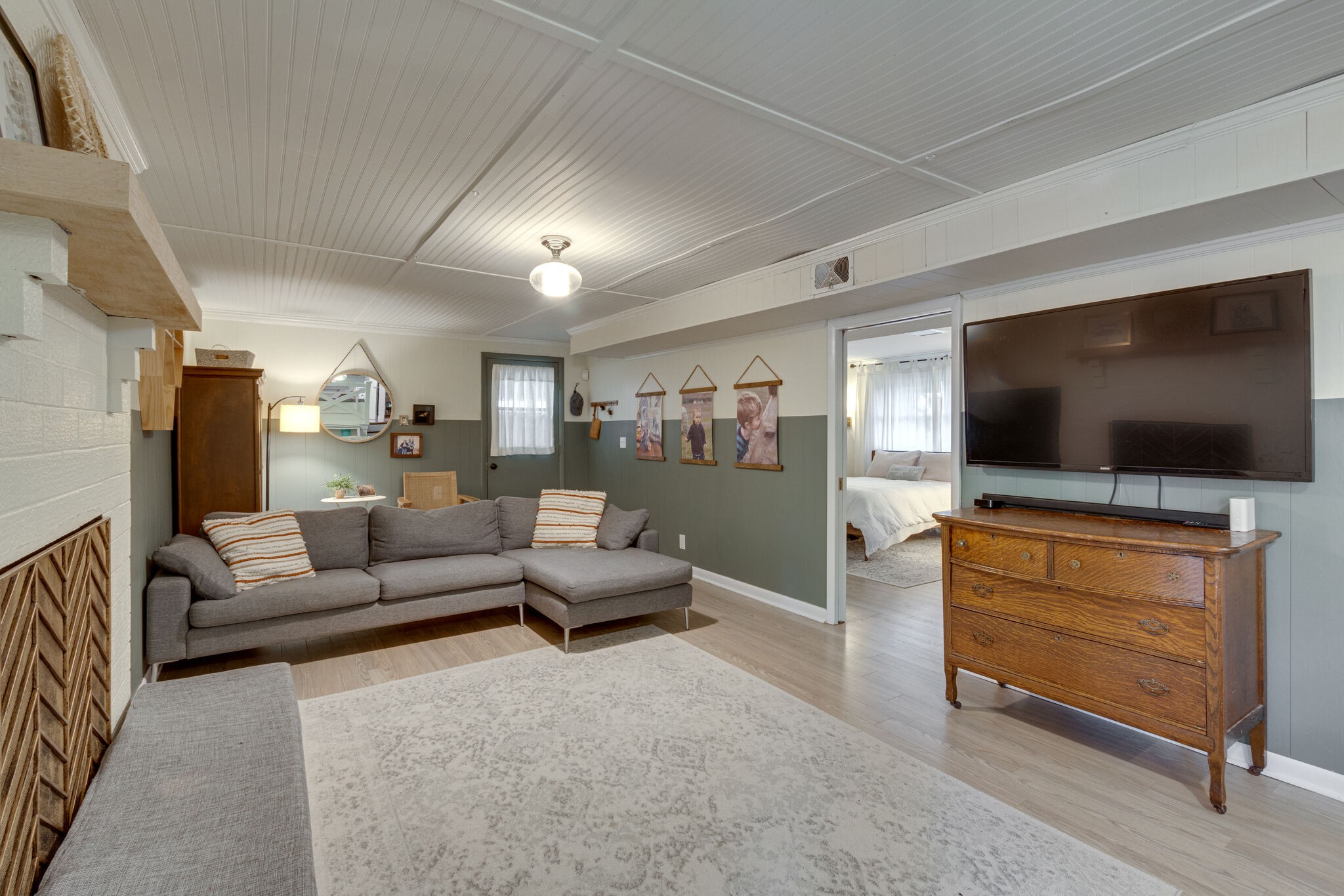 1202 Raleigh Court Murfreesboro, TN 37130 - Photo 16 of 34 a living room with furniture and a flat screen tv