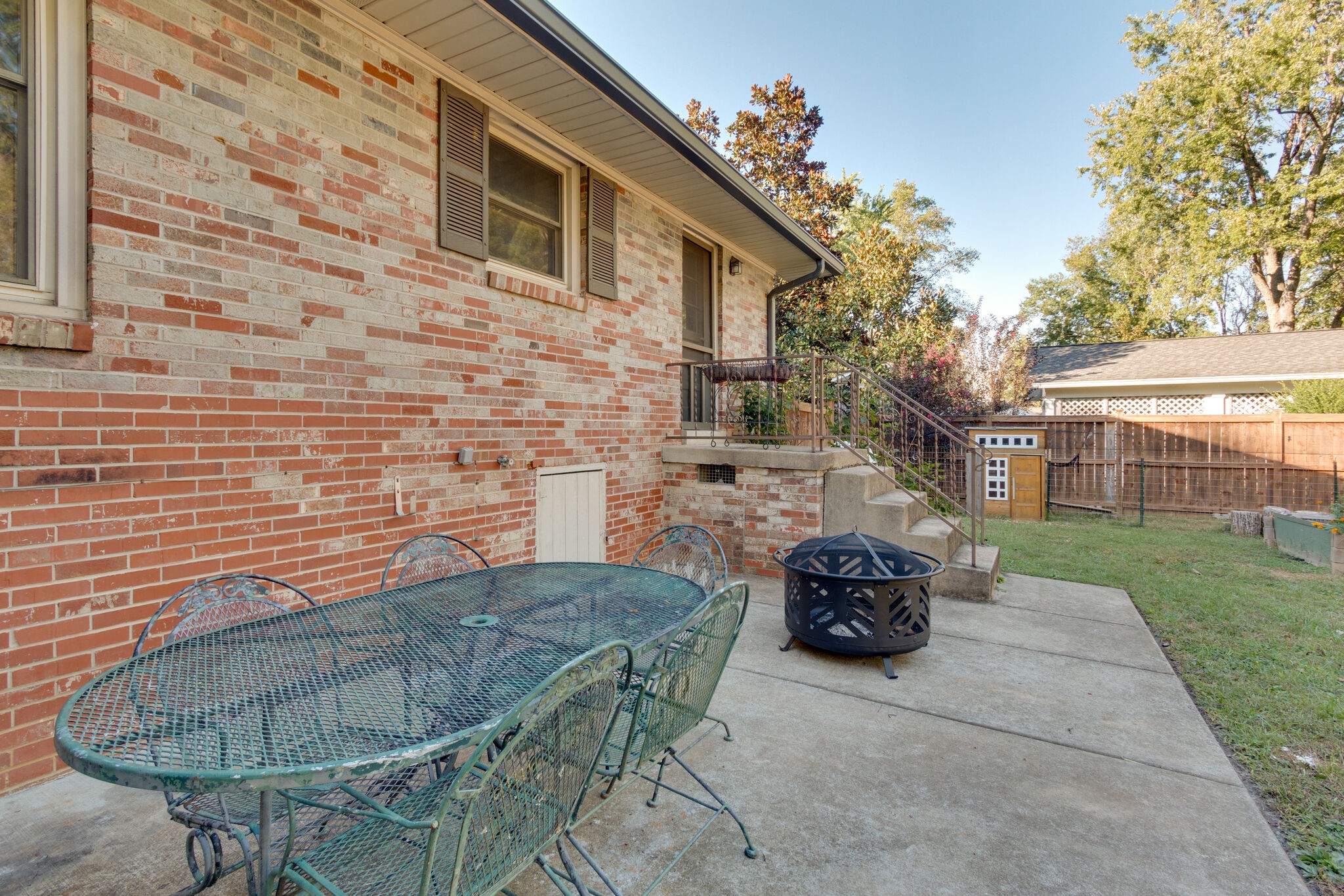 1202 Raleigh Court Murfreesboro, TN 37130 - Photo 34 of 34 a backyard of a house with yard fountain table and chairs