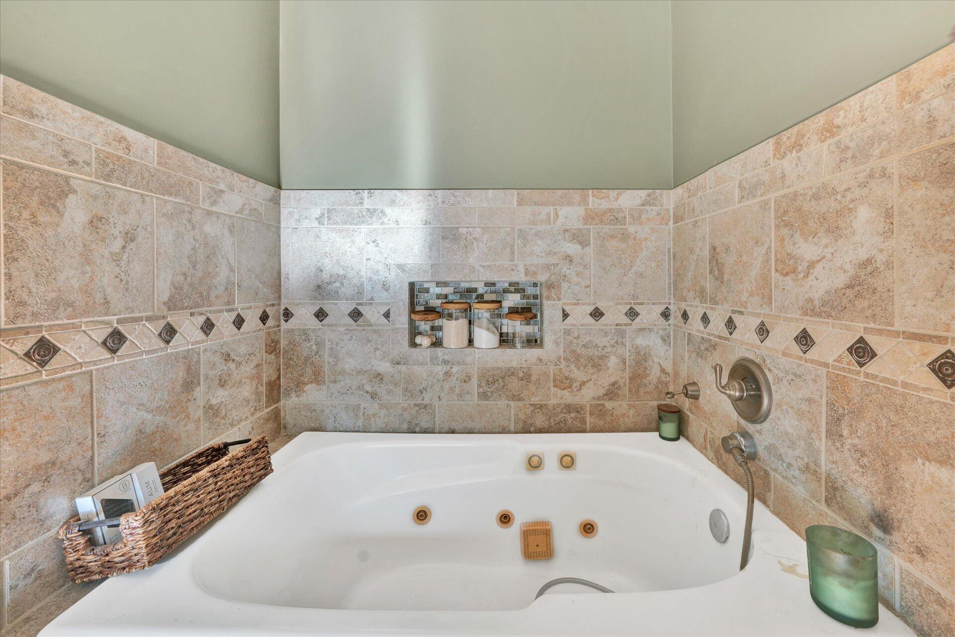 4939 Wade Road Roanoke, VA 24018 - Photo 45 of 57 a bathroom with a bathtub