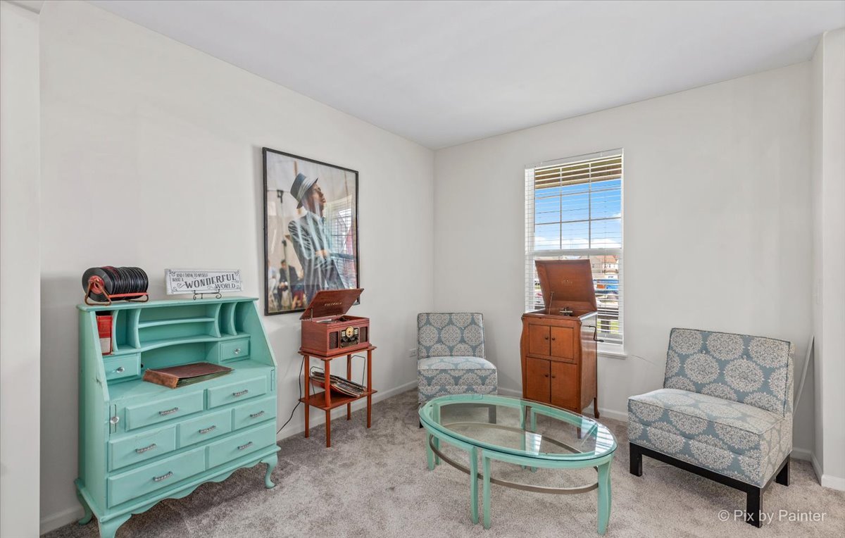 1315 Sage Circle Joliet, IL 60431 - Photo 5 of 27 a living room with furniture and a table