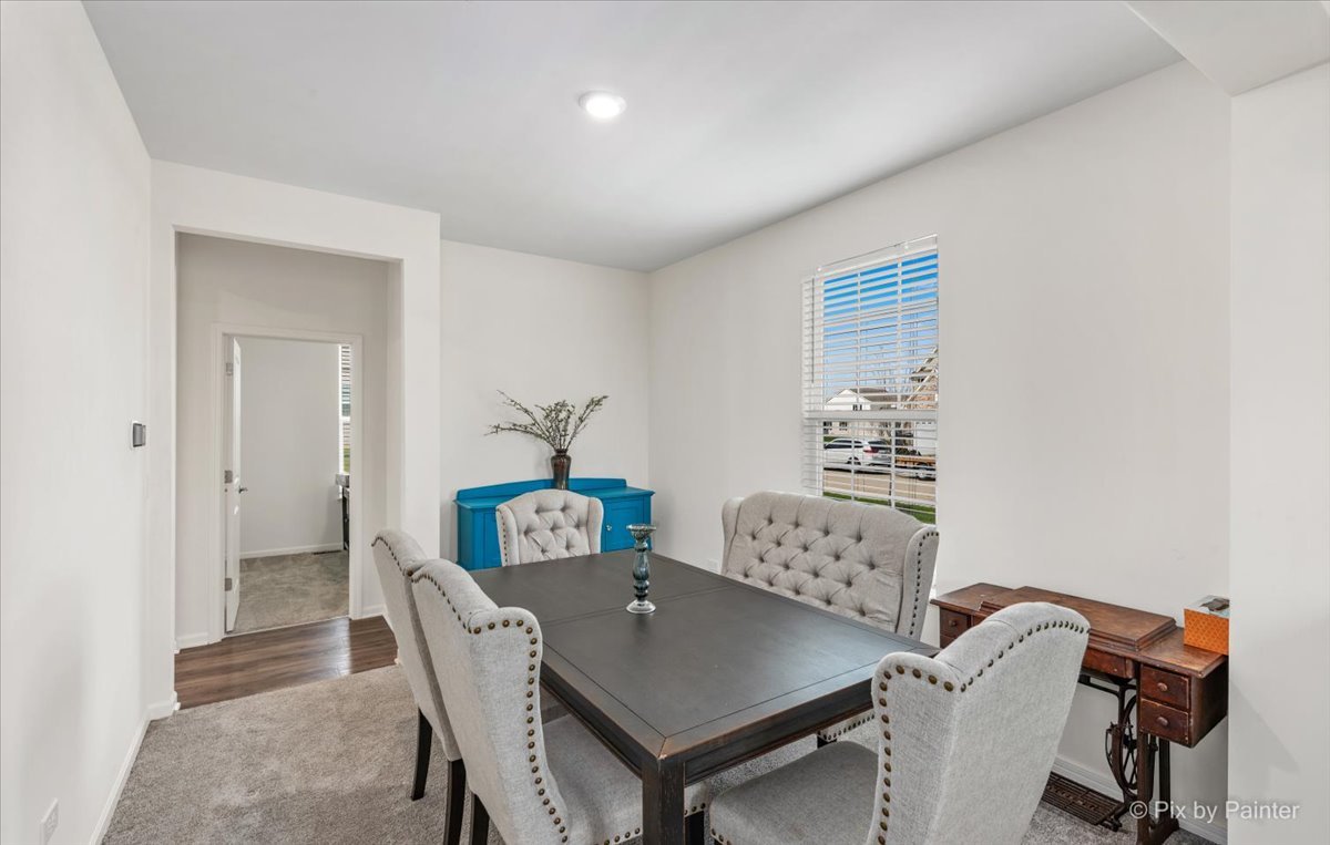 1315 Sage Circle Joliet, IL 60431 - Photo 6 of 27 a living room with furniture and a window