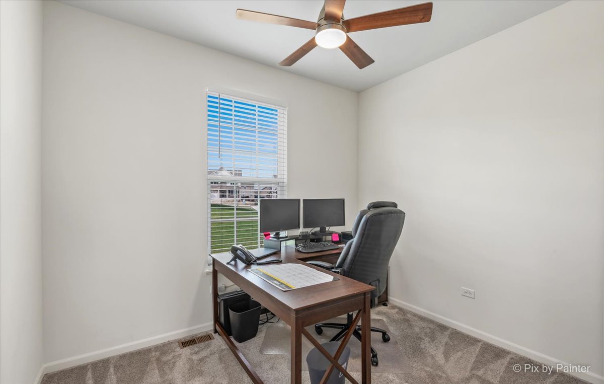 1315 Sage Circle Joliet, IL 60431 - Photo 7 of 27 a view of a workspace with furniture