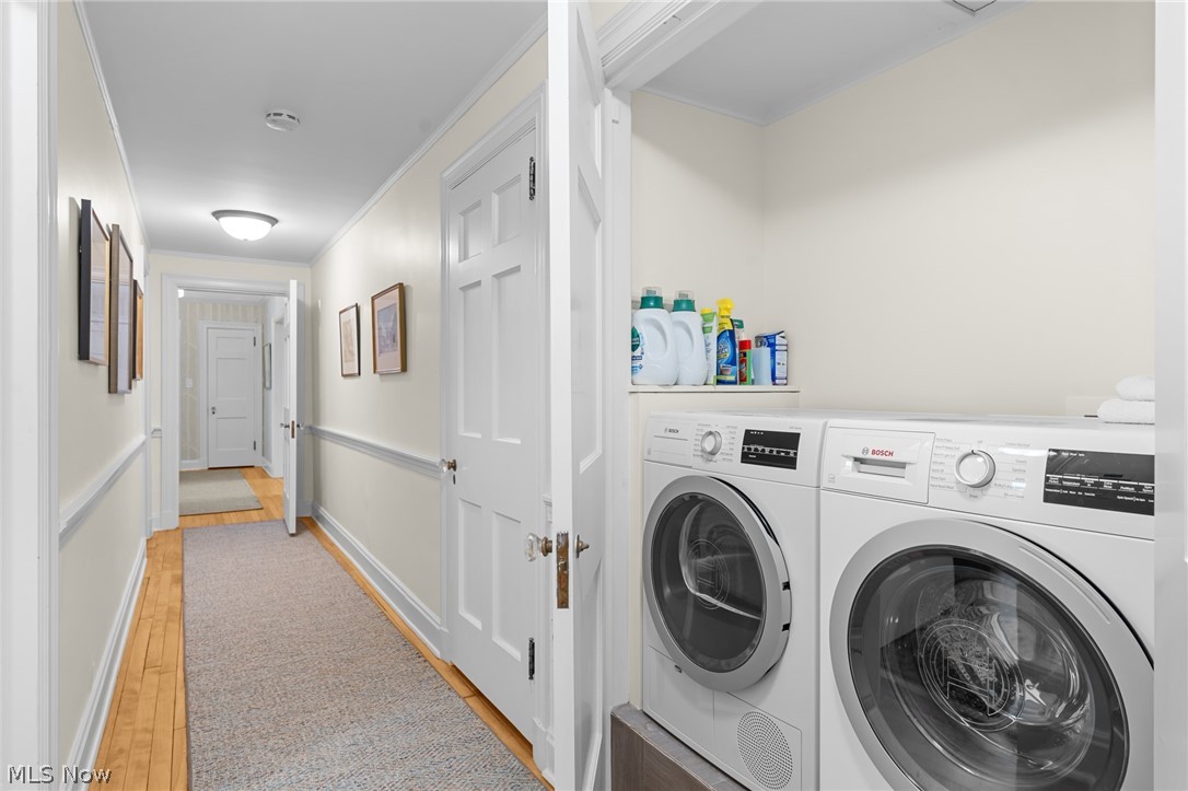 12546 Cedar Road, Unit 4 Cleveland Heights, OH 44106 - Photo 24 of 43 Center hall with hardwood floors, telephone nook, powder room and in-suite laundry
te Laundry