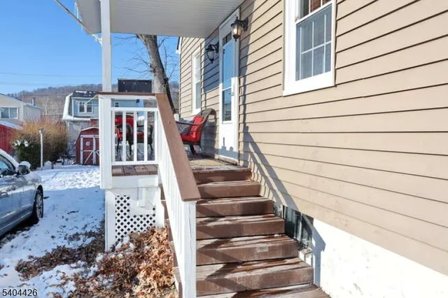 a view of entryway with a front door
