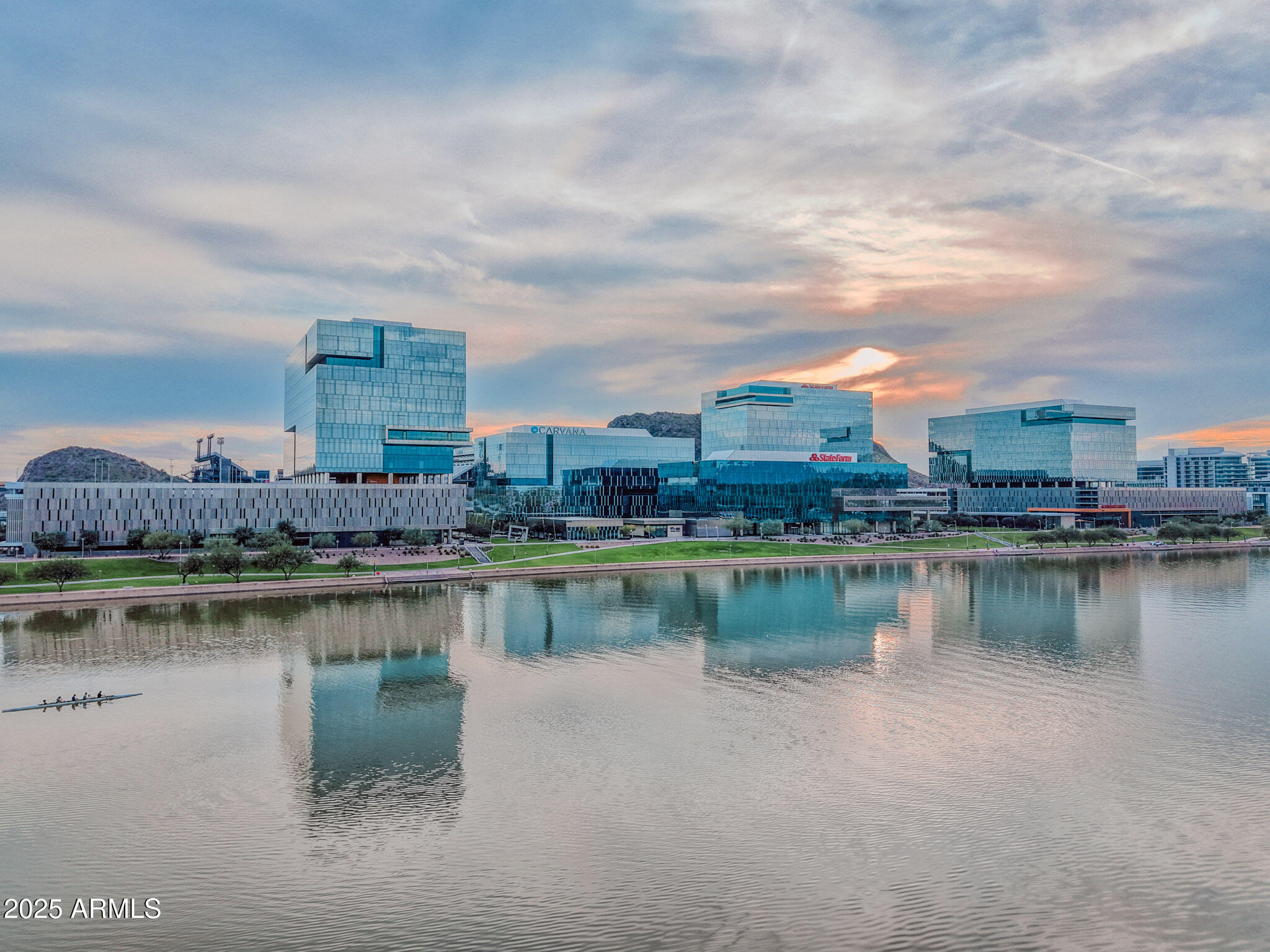 901 South Smith Road, Unit 1065 Tempe, AZ 85281 - Photo 19 of 26 a view of a city with lake