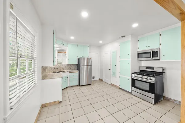 $349,000 | 976 Acacia Avenue, Sacramento, CA 95815