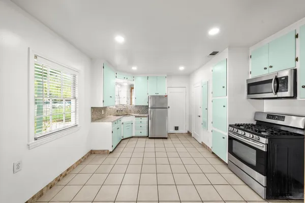 $349,000 | 976 Acacia Avenue, Sacramento, CA 95815