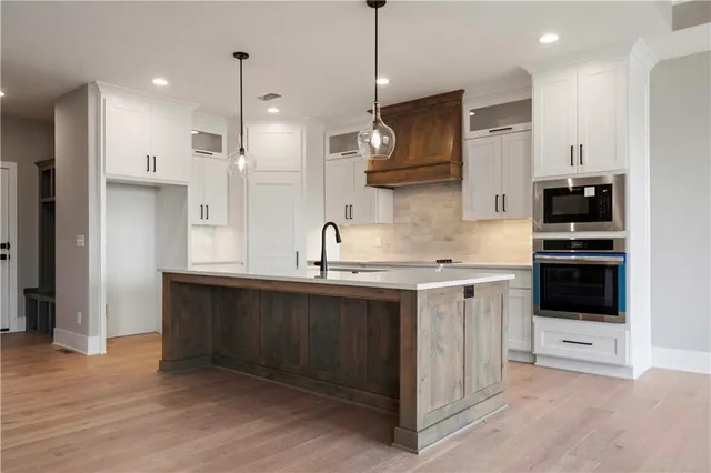 $799,000 | 115 Teton Ridge, Lake Winnebago, MO 64034