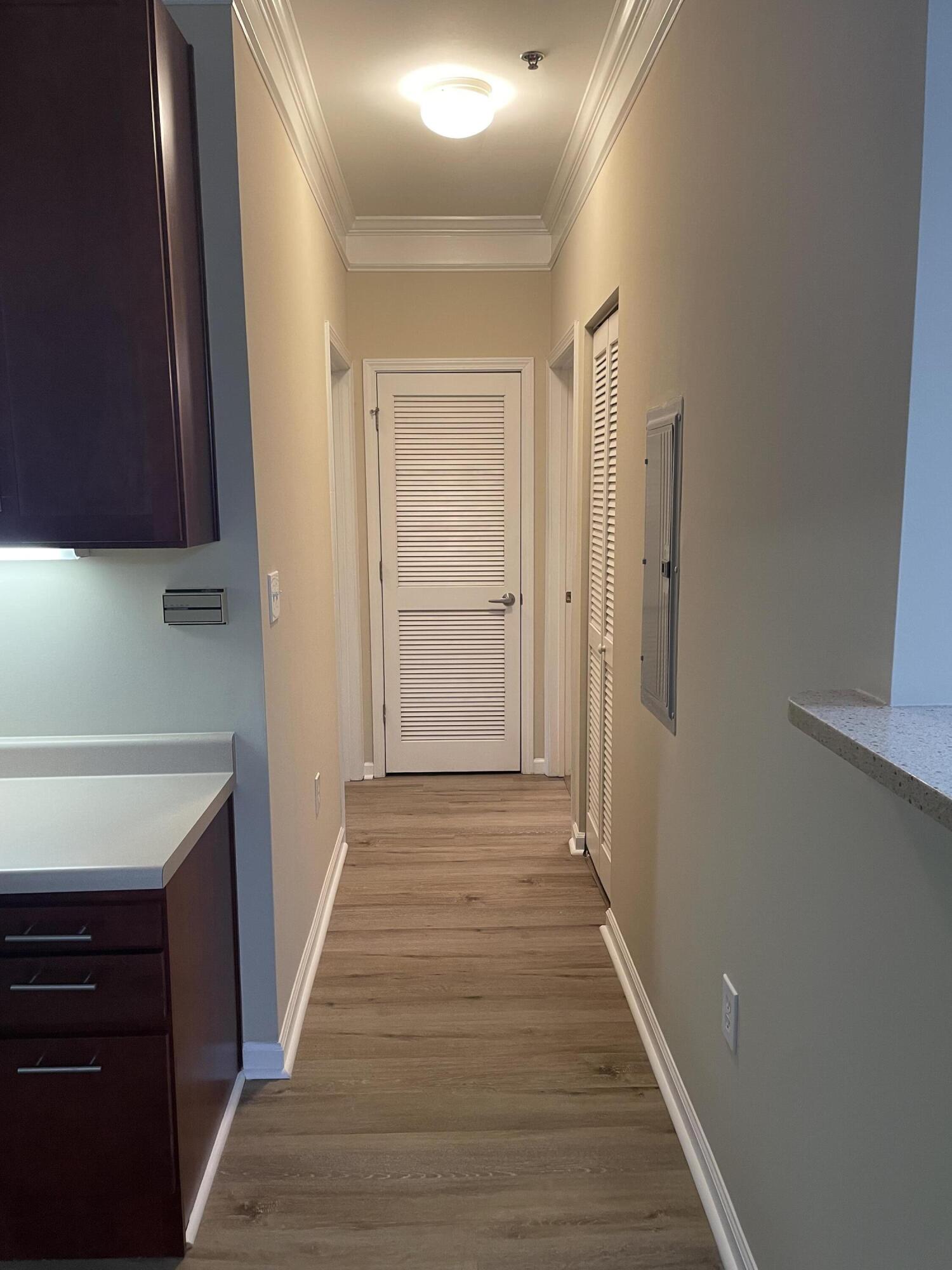 1755 Central Park Road, Unit 3108 Charleston, SC 29412 - Photo 6 of 11 hallway