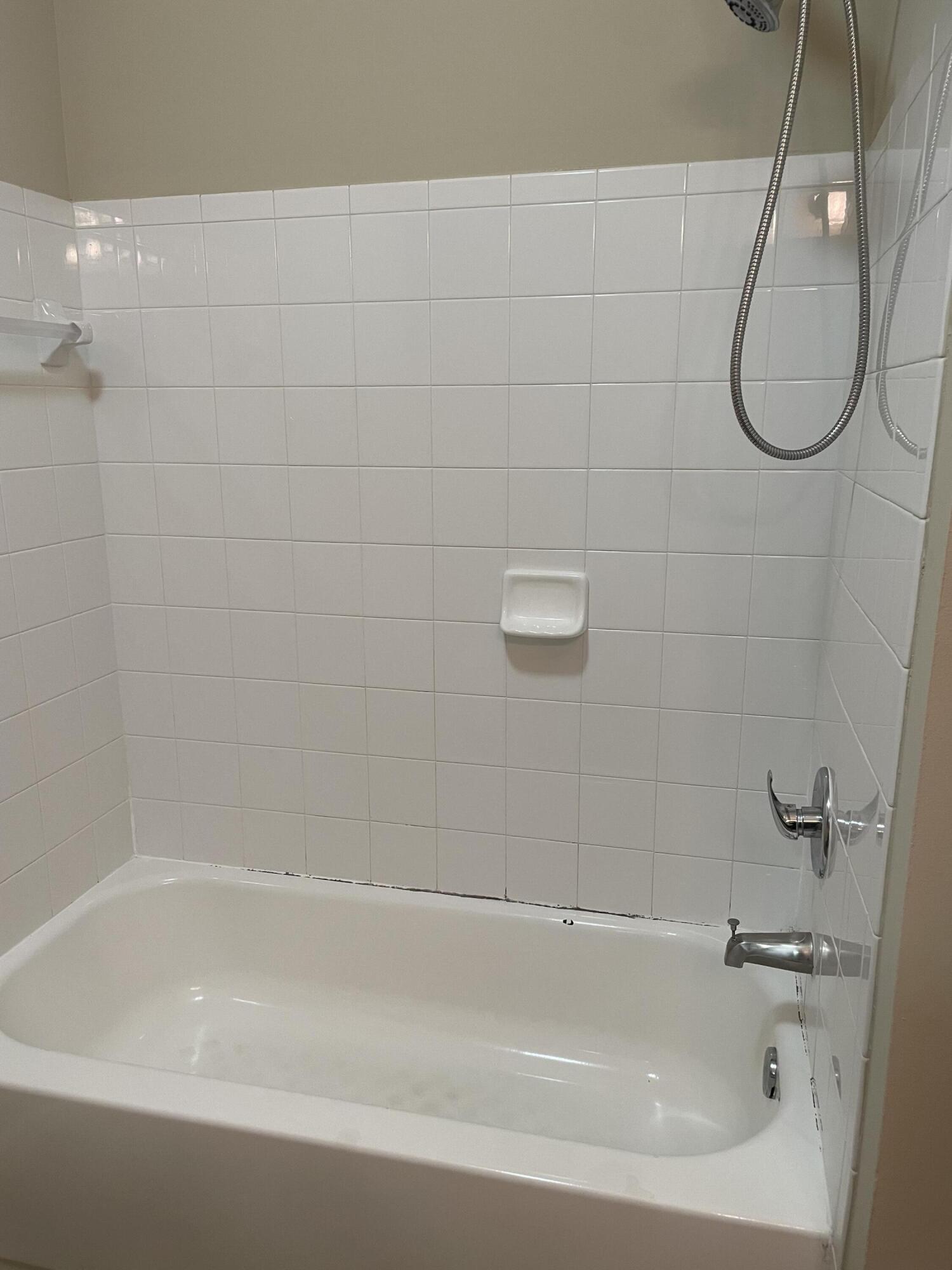 1755 Central Park Road, Unit 3108 Charleston, SC 29412 - Photo 9 of 11 bathtub