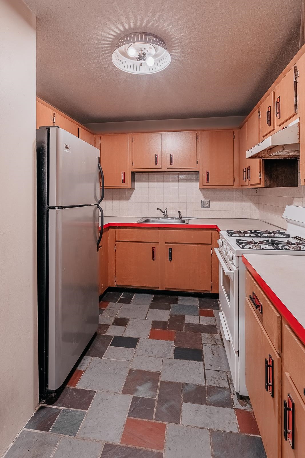 136 Mammoth Road, Unit 25 Hooksett, NH 03106 - Photo 2 of 16