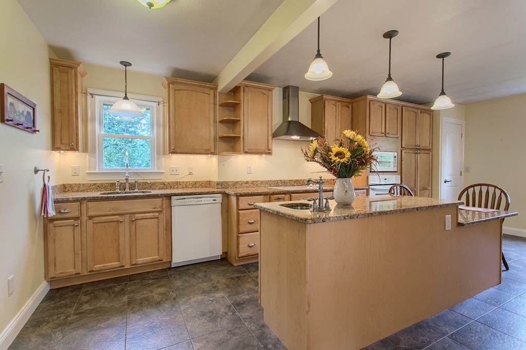 199 Cross Road Lunenburg, MA 01462 - Photo 5 of 29 Gallery Image 5