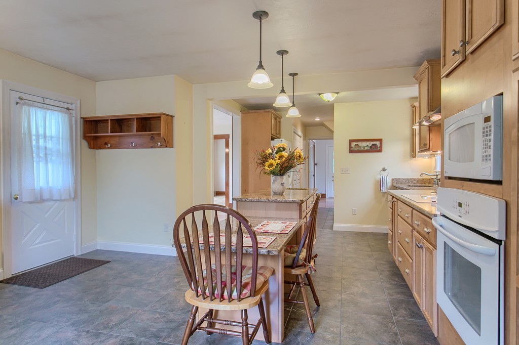 199 Cross Road Lunenburg, MA 01462 - Photo 8 of 29 Gallery Image 8