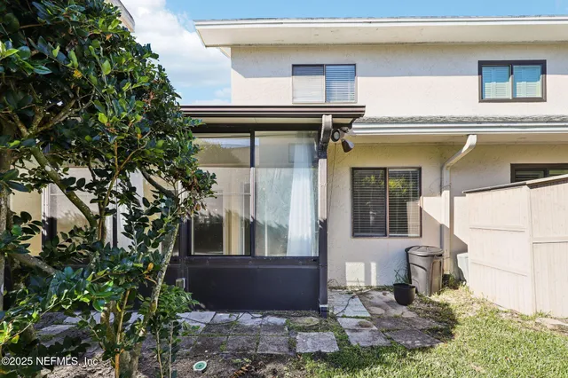 a view of a car garage of the house