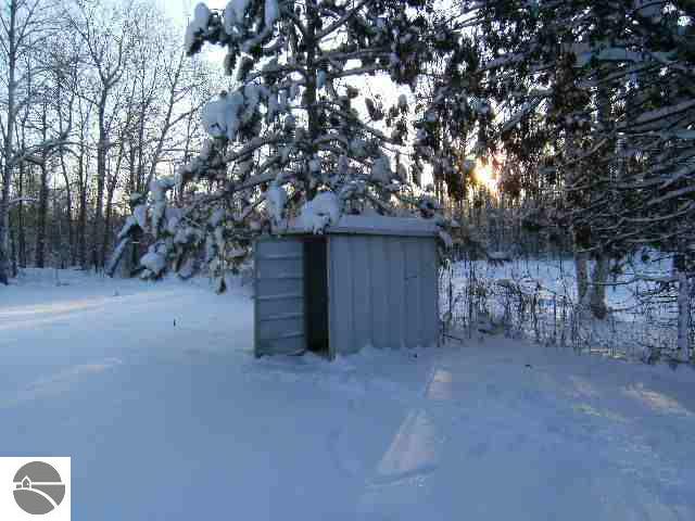 3174 North Three Mile Road Traverse City, MI 49686 - Photo 4 of 10 1711116-3.JPG
